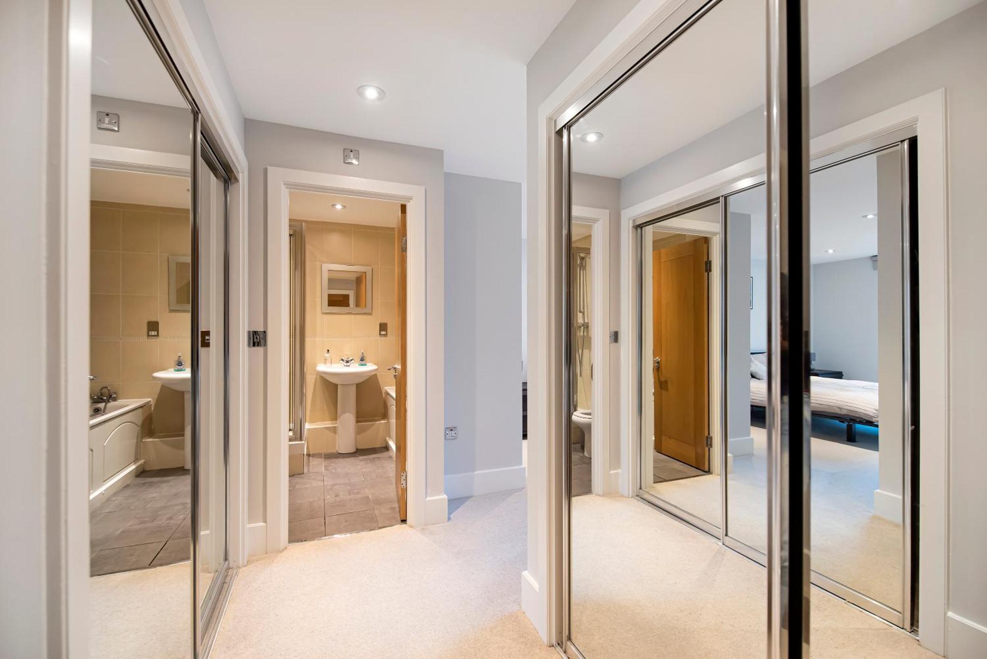 Апартаменты Modern 2 Bedroom 2 Bath With River View Лондон