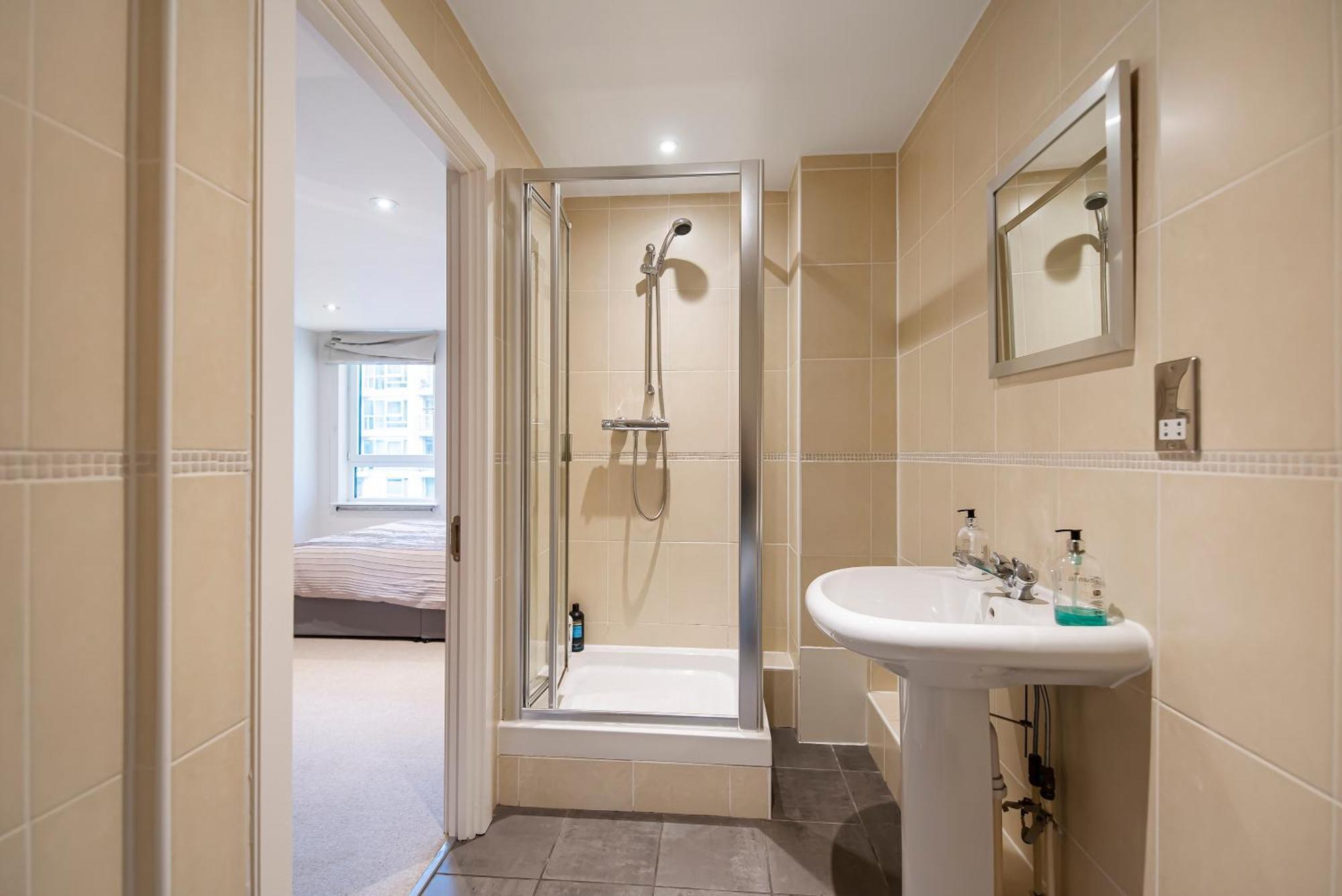 Апартаменты Modern 2 Bedroom 2 Bath With River View