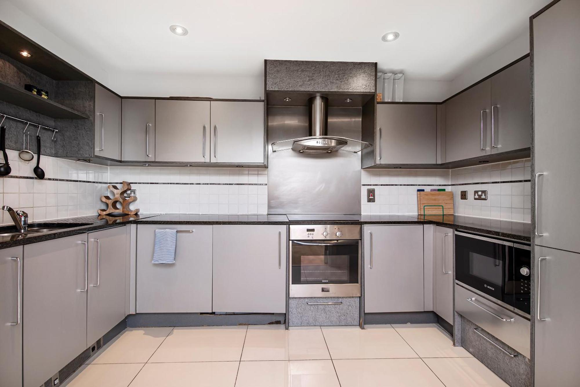 Апартаменты Modern 2 Bedroom 2 Bath With River View Лондон